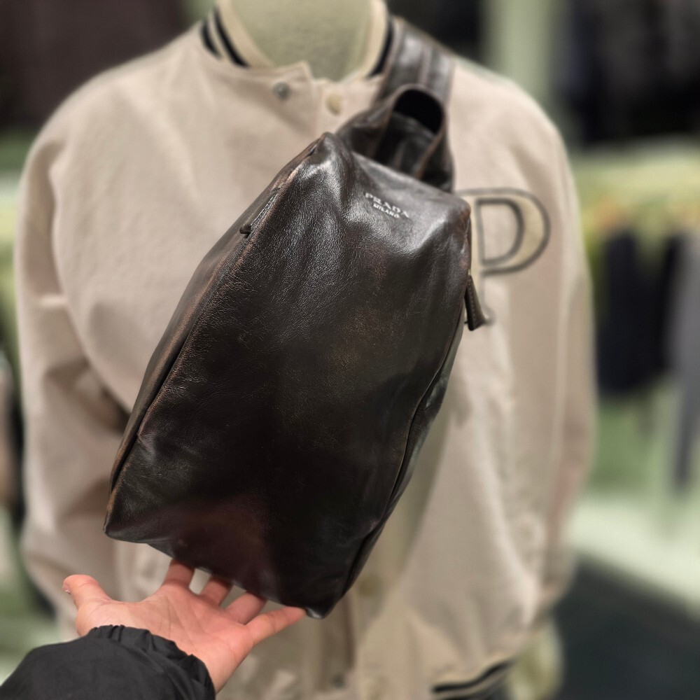 [아울렛] 프라다 빈티지 나파가죽 슬링백 2VZ114