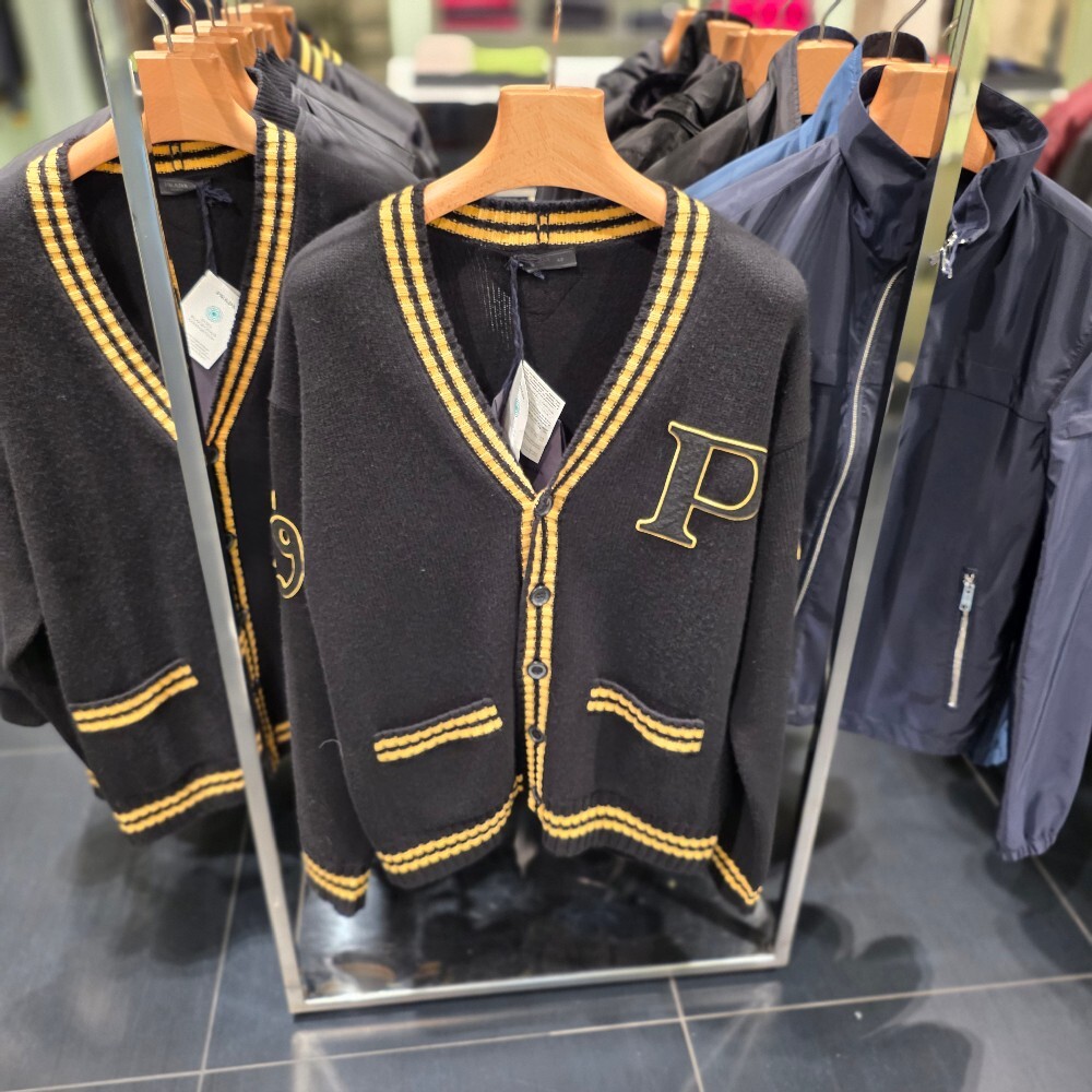 [아울렛] 프라다 캐시미어 울 남성 가디건 UMG359