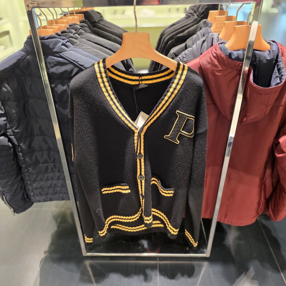 [아울렛] 프라다 캐시미어 울 남성 가디건 UMG359