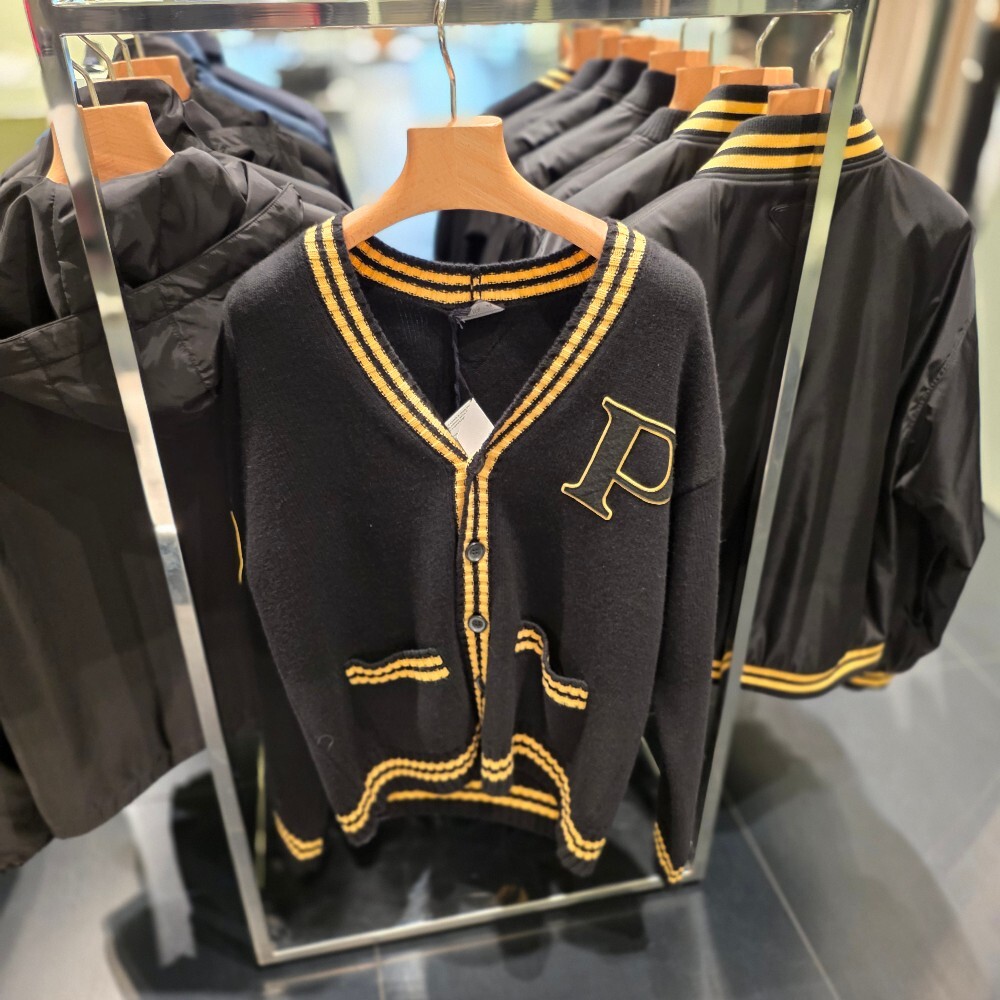 [아울렛] 프라다 캐시미어 울 남성 가디건 UMG359