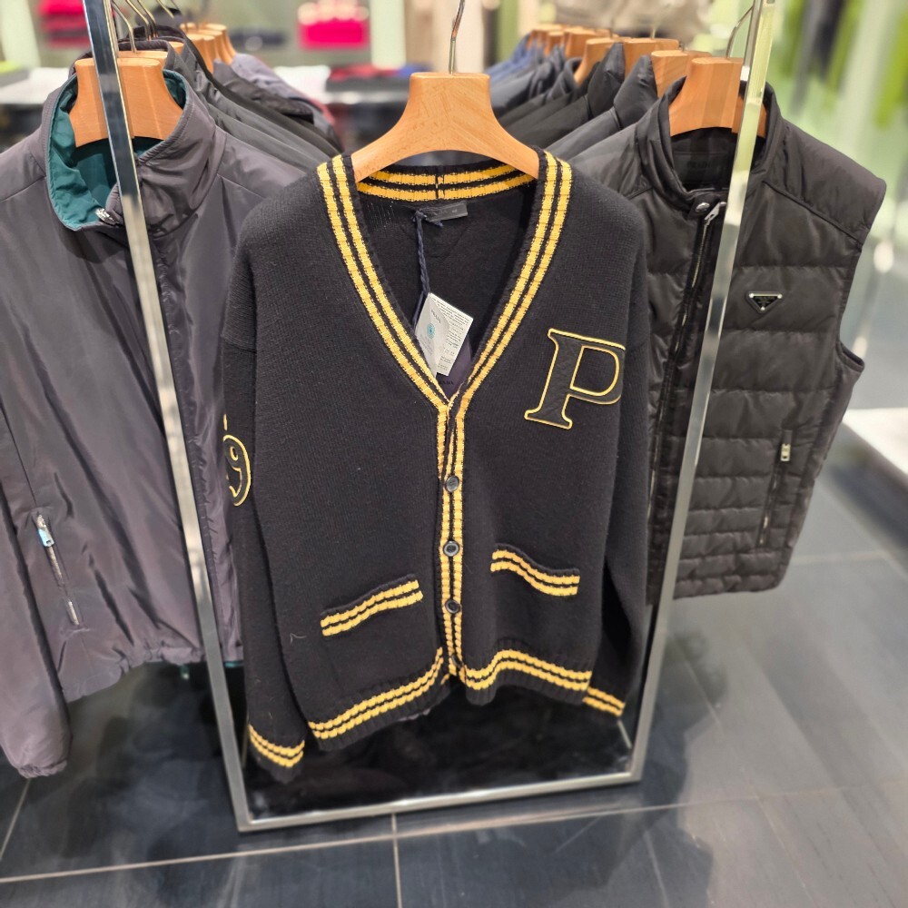 [아울렛] 프라다 캐시미어 울 남성 가디건 UMG359