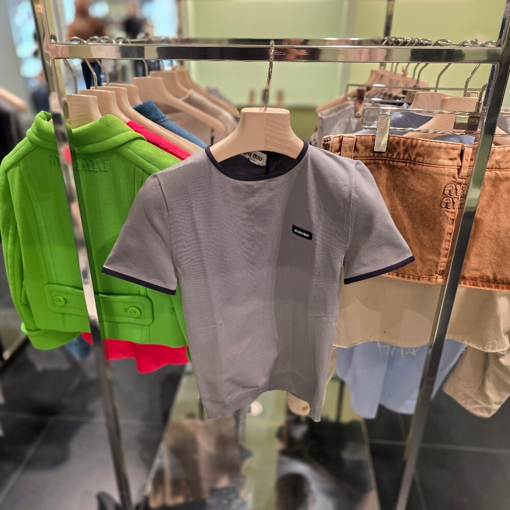 [아울렛] 미우미우 여성 반팔 티셔츠 MMLA88