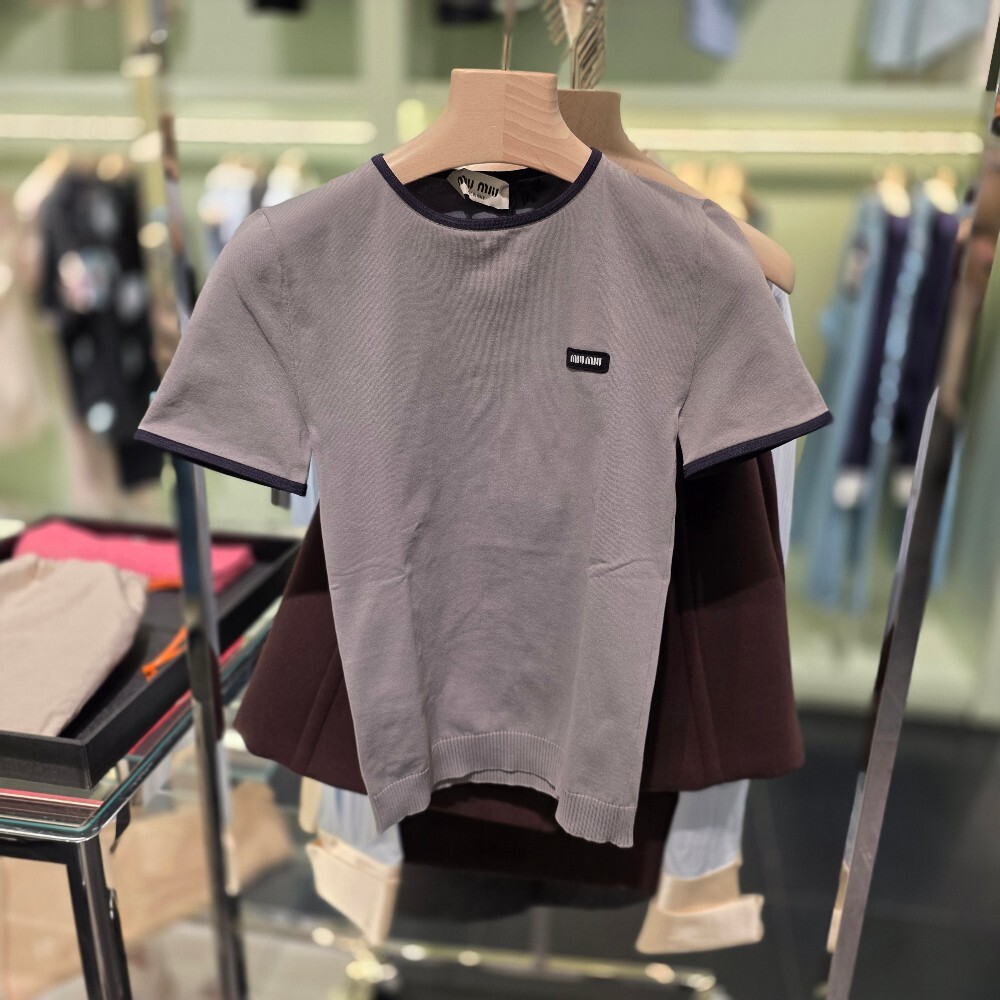 [아울렛] 미우미우 여성 반팔 티셔츠 MMLA88