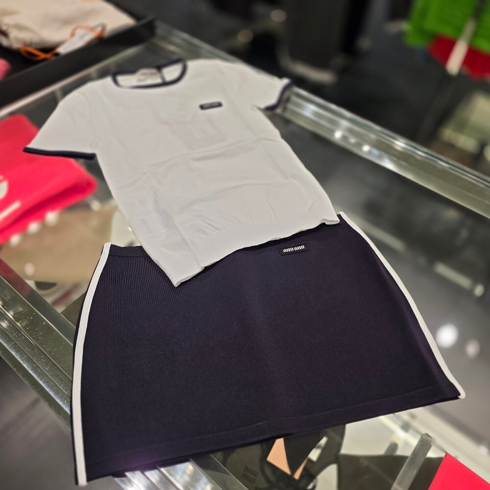 [아울렛] 미우미우 여성 반팔 티셔츠 MMLA88