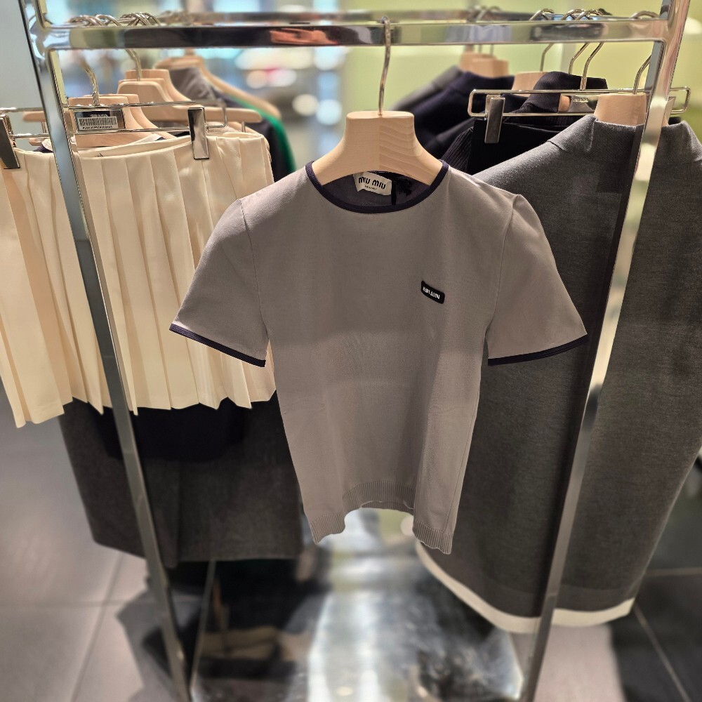 [아울렛] 미우미우 여성 반팔 티셔츠 MMLA88