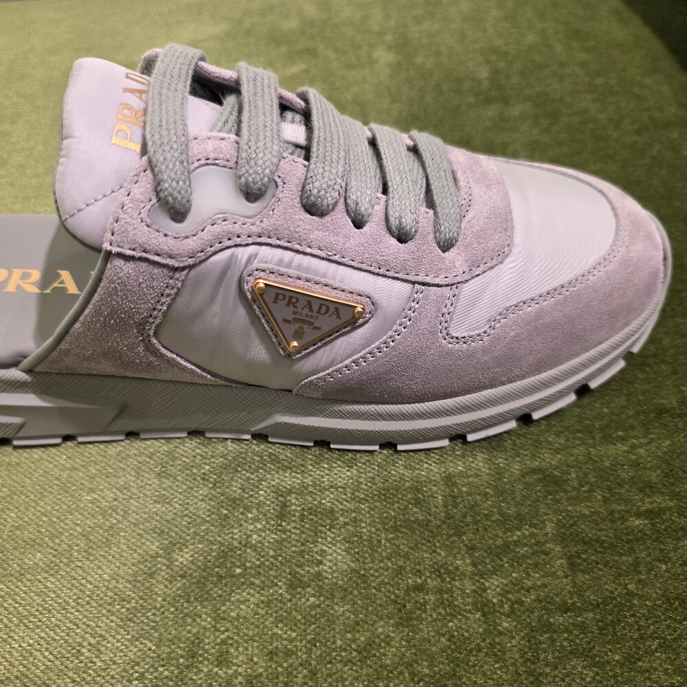 [아울렛] 프라다 리나일론 스웨이드 스니커즈뮬 1E022O