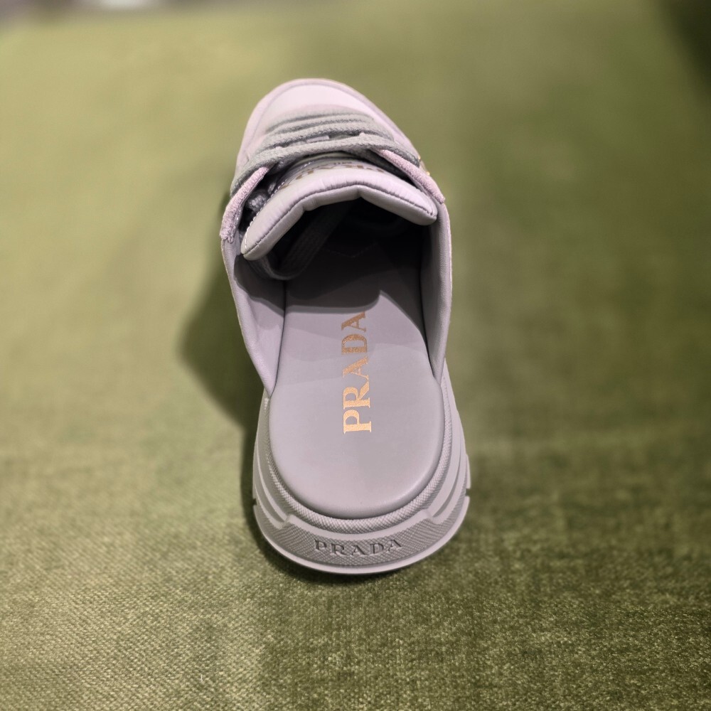 [아울렛] 프라다 리나일론 스웨이드 스니커즈뮬 1E022O