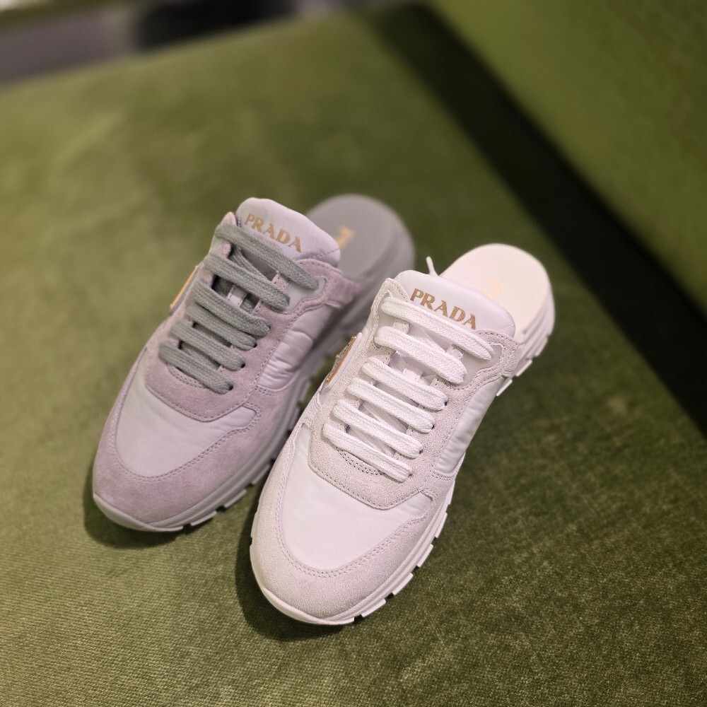 [아울렛] 프라다 리나일론 스웨이드 스니커즈뮬 1E022O