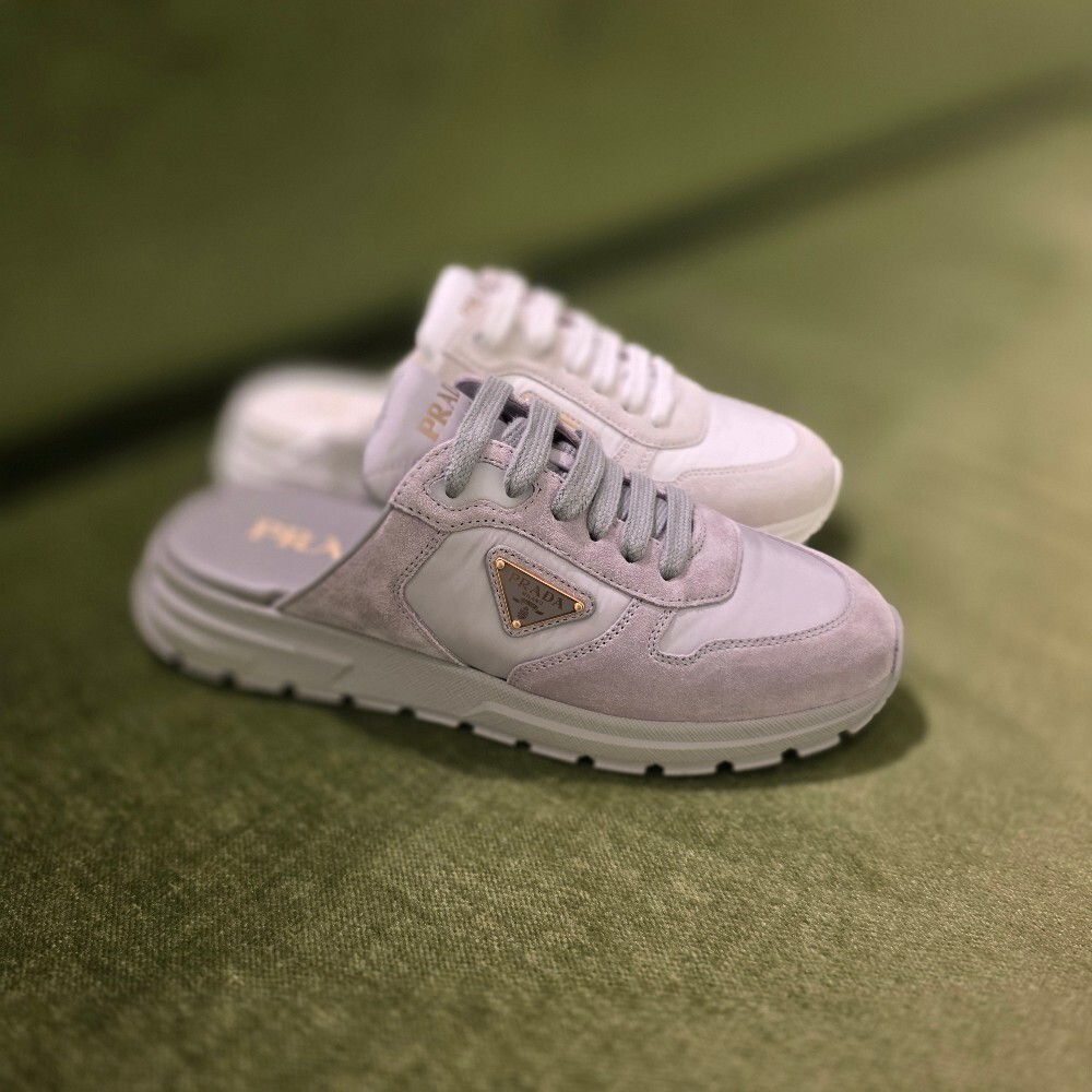 [아울렛] 프라다 리나일론 스웨이드 스니커즈뮬 1E022O