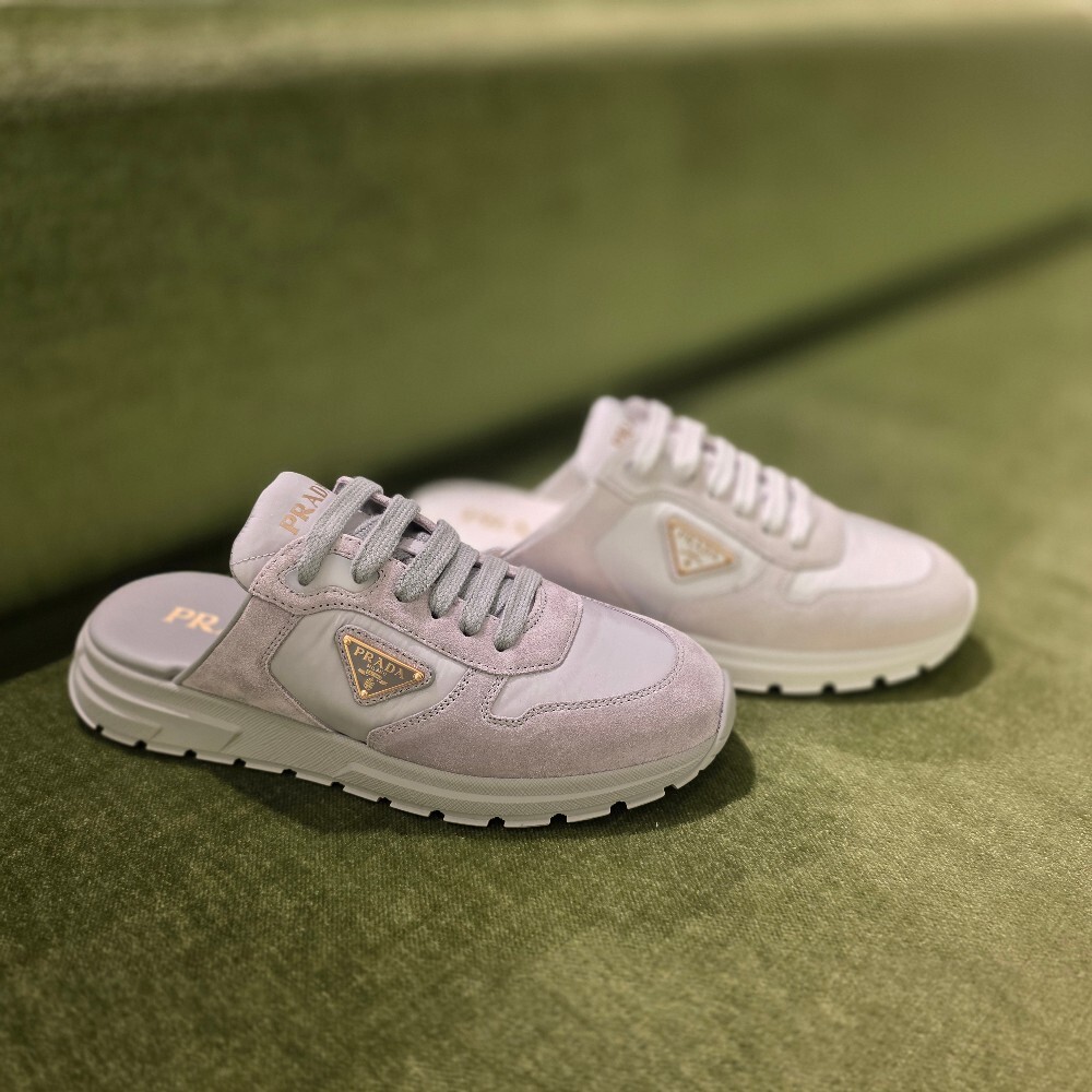 [아울렛] 프라다 리나일론 스웨이드 스니커즈뮬 1E022O