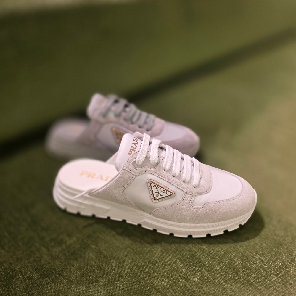 [아울렛] 프라다 리나일론 스웨이드 스니커즈뮬 1E022O
