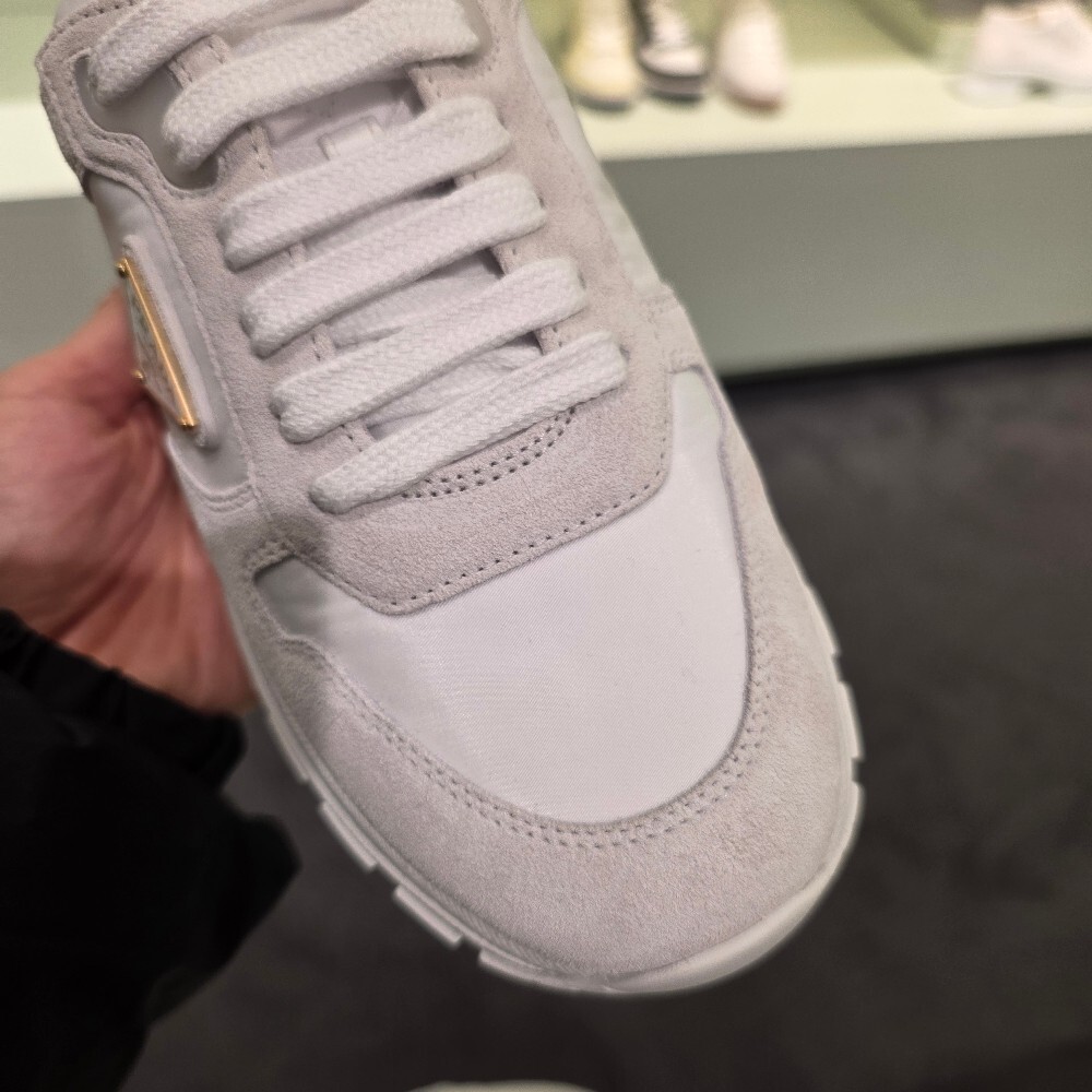 [아울렛] 프라다 리나일론 스웨이드 스니커즈뮬 1E022O