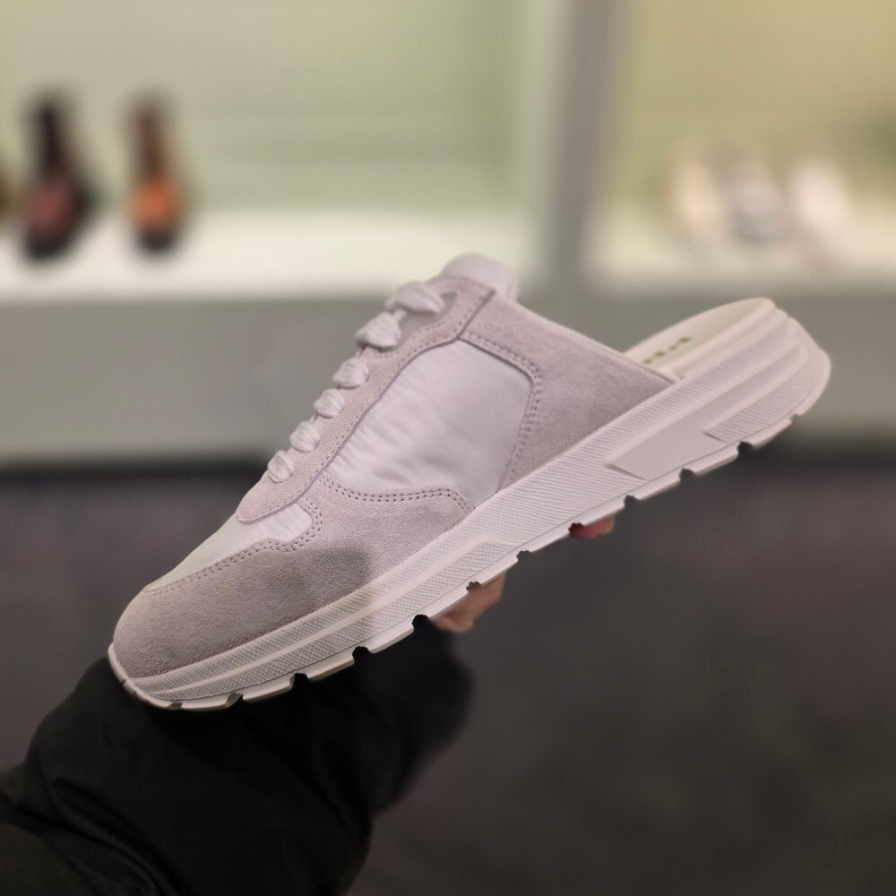 [아울렛] 프라다 리나일론 스웨이드 스니커즈뮬 1E022O