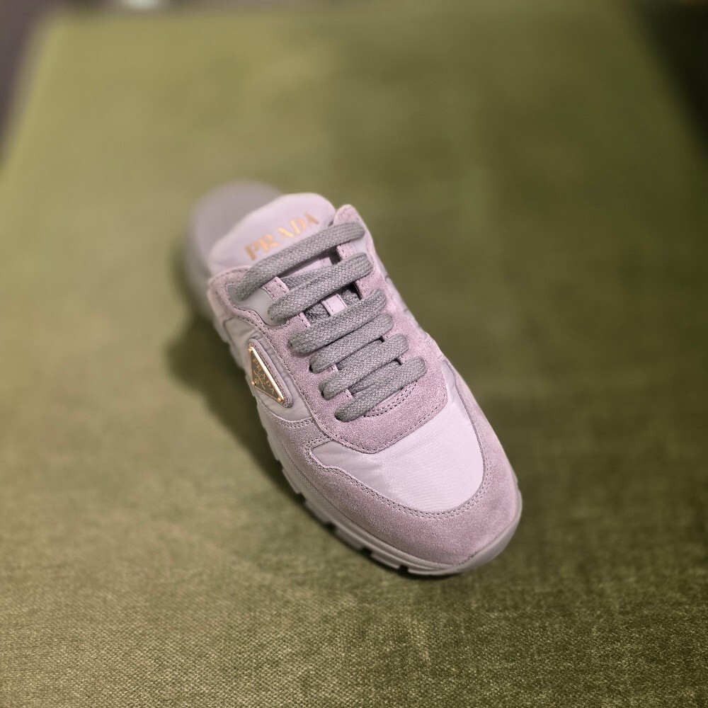 [아울렛] 프라다 리나일론 스웨이드 스니커즈뮬 1E022O