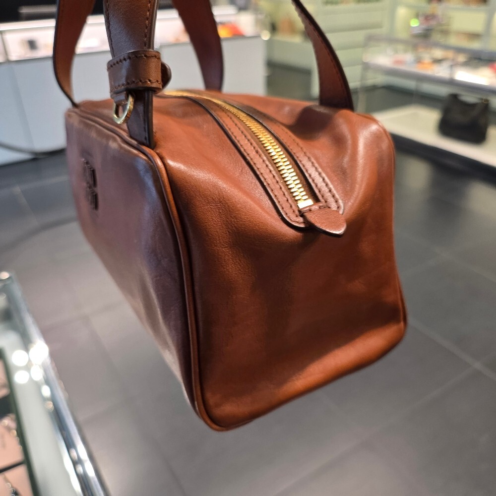 [아울렛] 미우미우 로고 여성 가죽 탑 핸들 토트백 5BB182