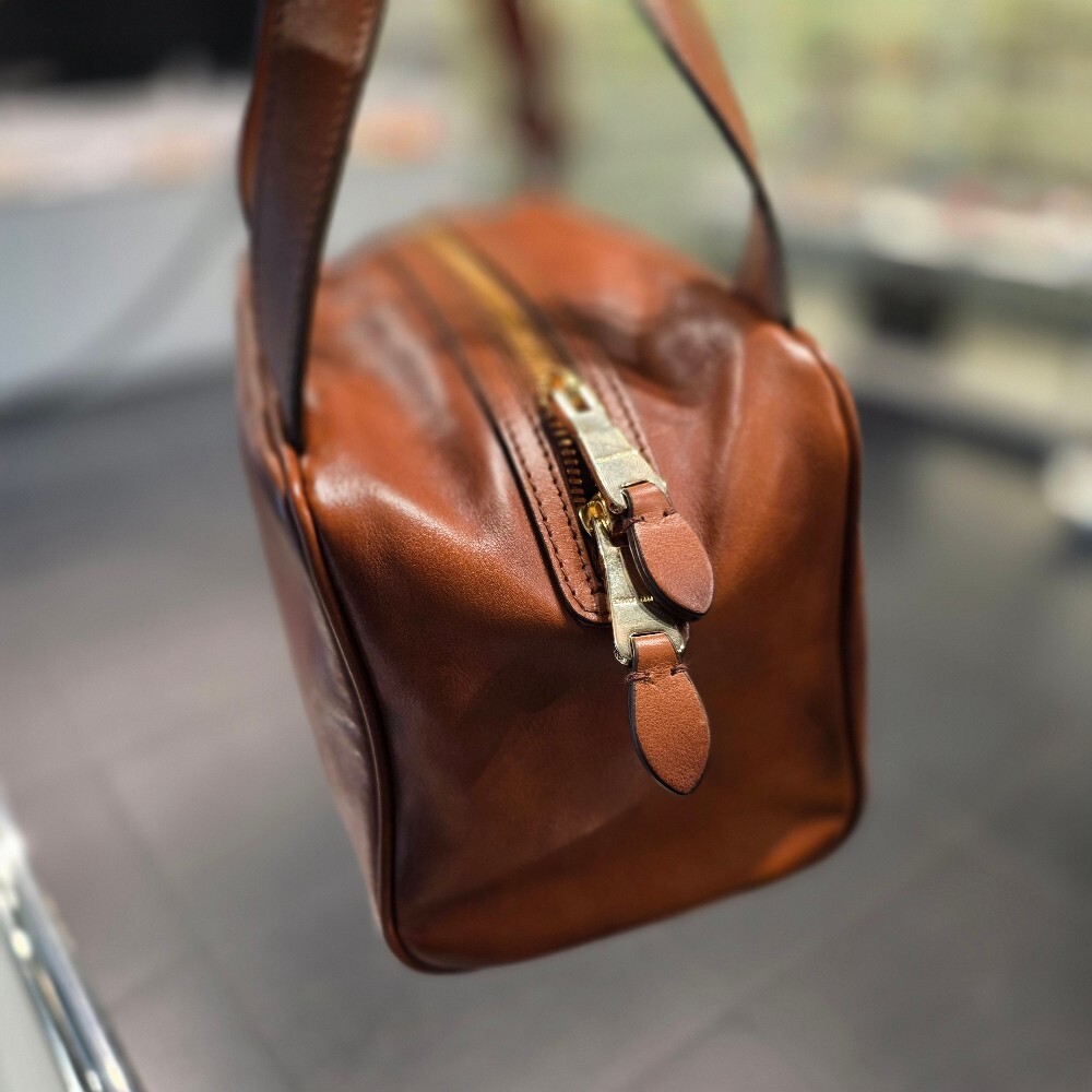 [아울렛] 미우미우 로고 여성 가죽 탑 핸들 토트백 5BB182