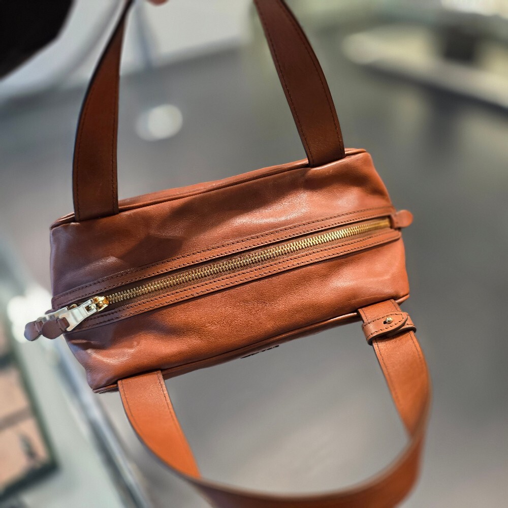 [아울렛] 미우미우 로고 여성 가죽 탑 핸들 토트백 5BB182