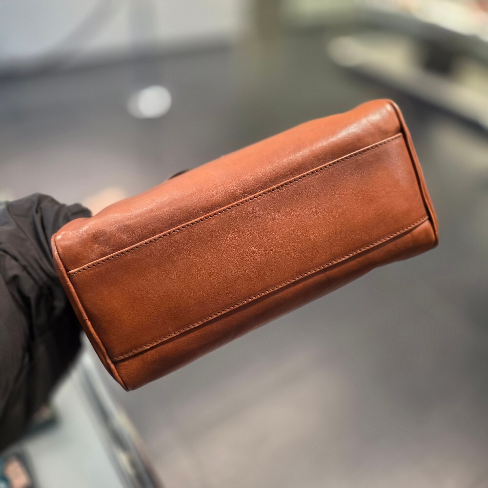 [아울렛] 미우미우 로고 여성 가죽 탑 핸들 토트백 5BB182