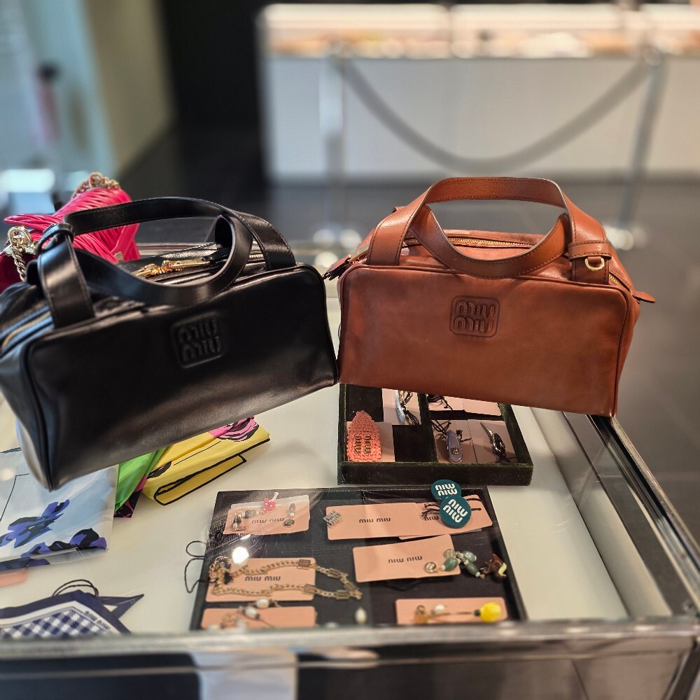 [아울렛] 미우미우 로고 여성 가죽 탑 핸들 토트백 5BB182