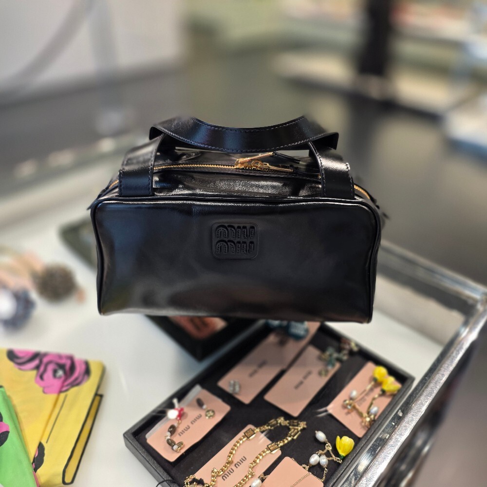 [아울렛] 미우미우 로고 여성 가죽 탑 핸들 토트백 5BB182