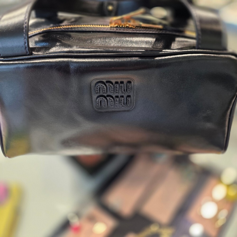 [아울렛] 미우미우 로고 여성 가죽 탑 핸들 토트백 5BB182