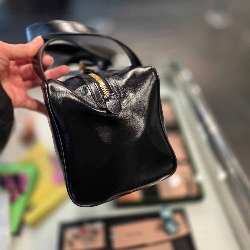 [아울렛] 미우미우 로고 여성 가죽 탑 핸들 토트백 5BB182