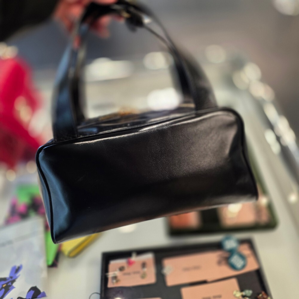 [아울렛] 미우미우 로고 여성 가죽 탑 핸들 토트백 5BB182