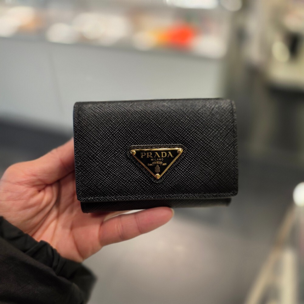 [아울렛] 프라다 삼각로고 사피아노여성 반지갑 1MH042