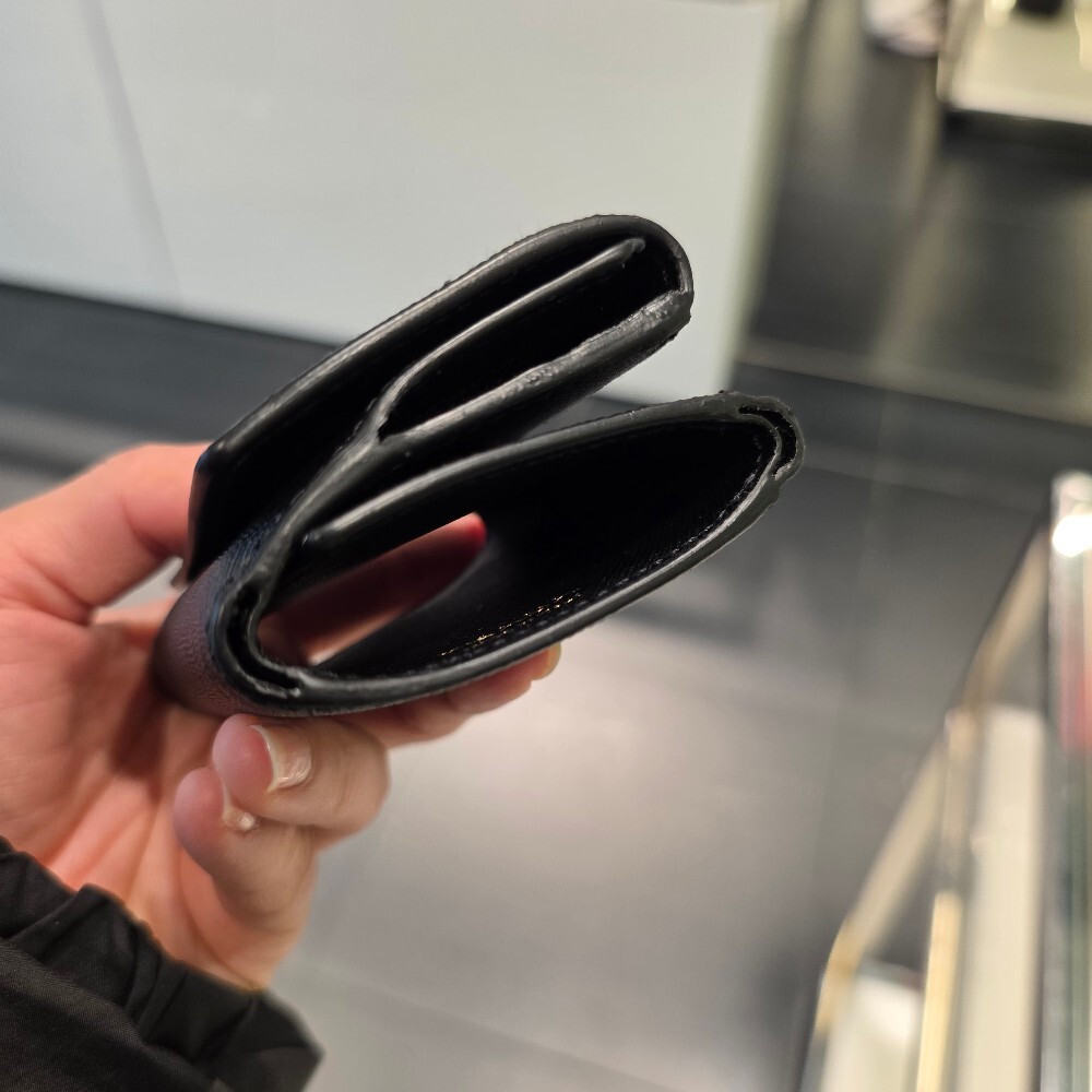 [아울렛] 프라다 삼각로고 사피아노여성 반지갑 1MH042