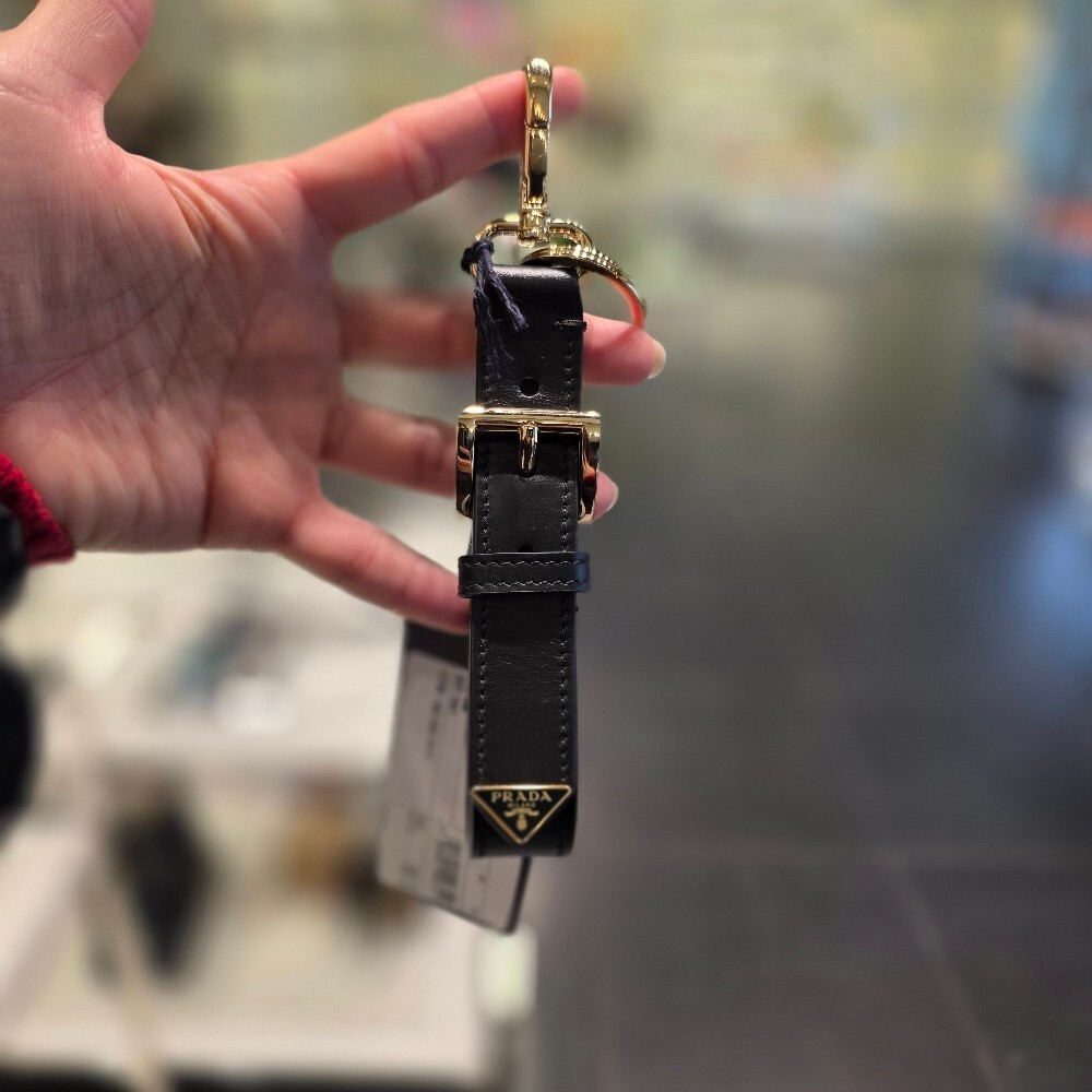 [아울렛] 프라다 삼각로고 가죽 키링 1PP186