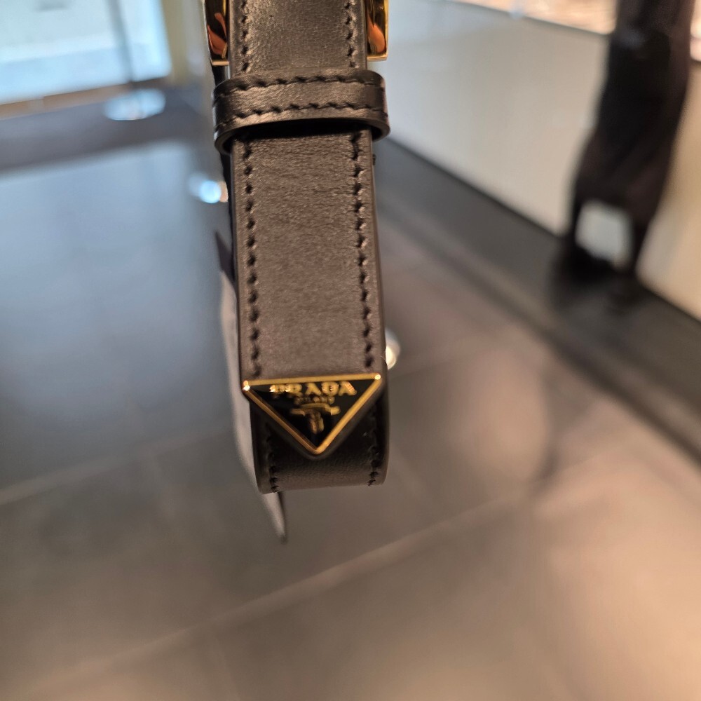 [아울렛] 프라다 삼각로고 가죽 키링 1PP186