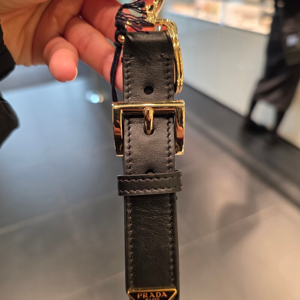 [아울렛] 프라다 삼각로고 가죽 키링 1PP186