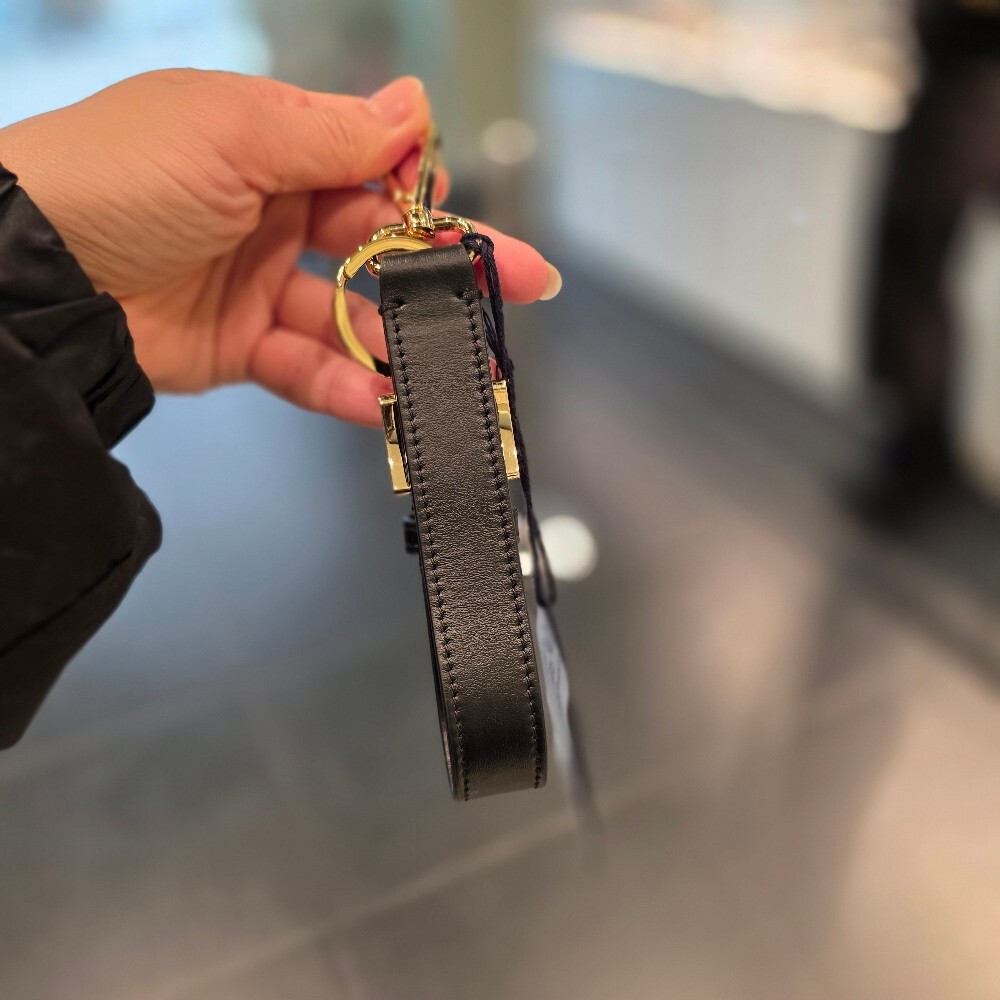 [아울렛] 프라다 삼각로고 가죽 키링 1PP186