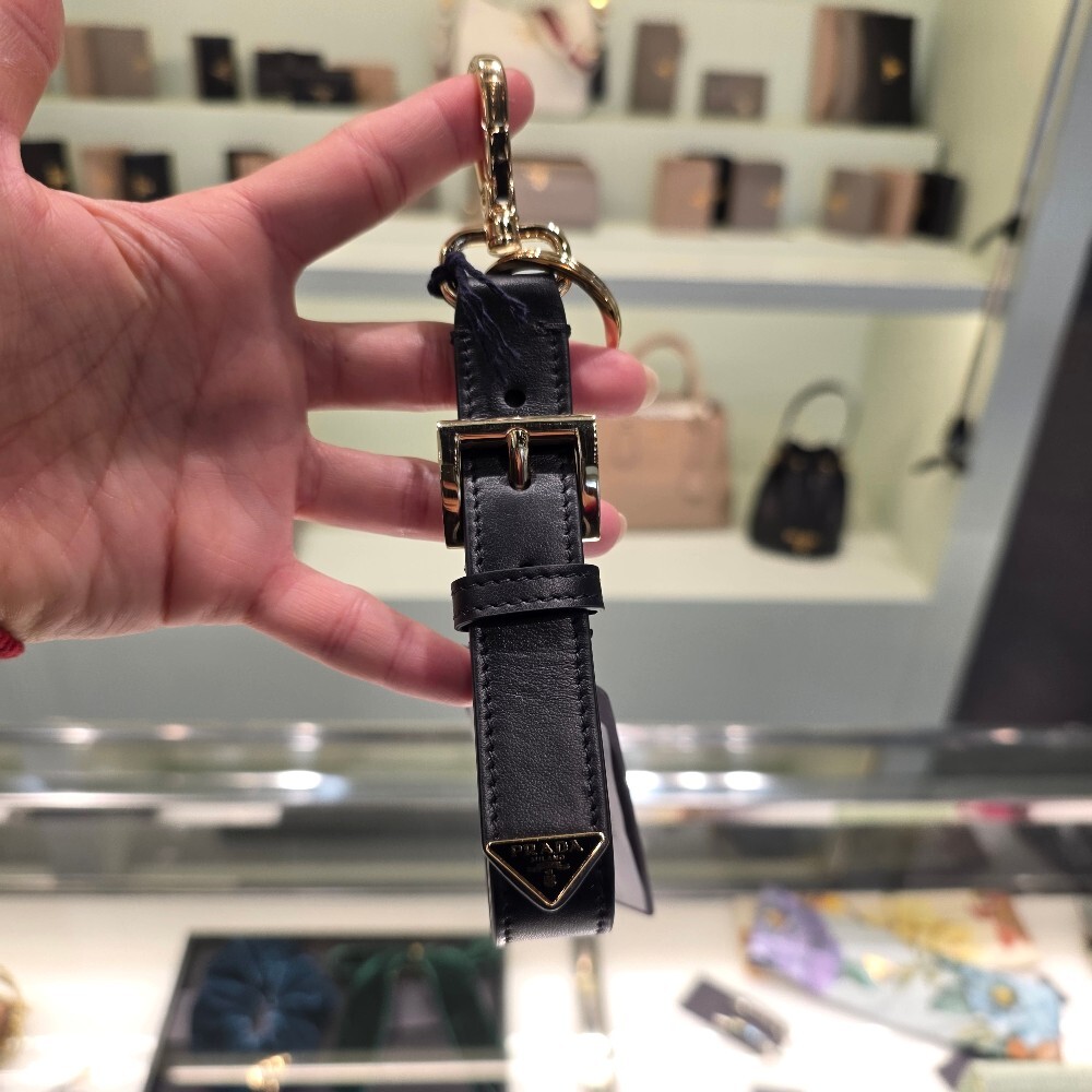 [아울렛] 프라다 삼각로고 가죽 키링 1PP186