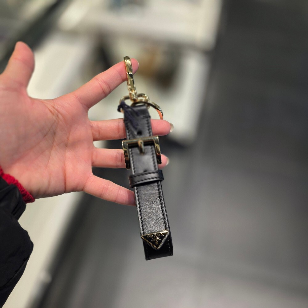 [아울렛] 프라다 삼각로고 가죽 키링 1PP186