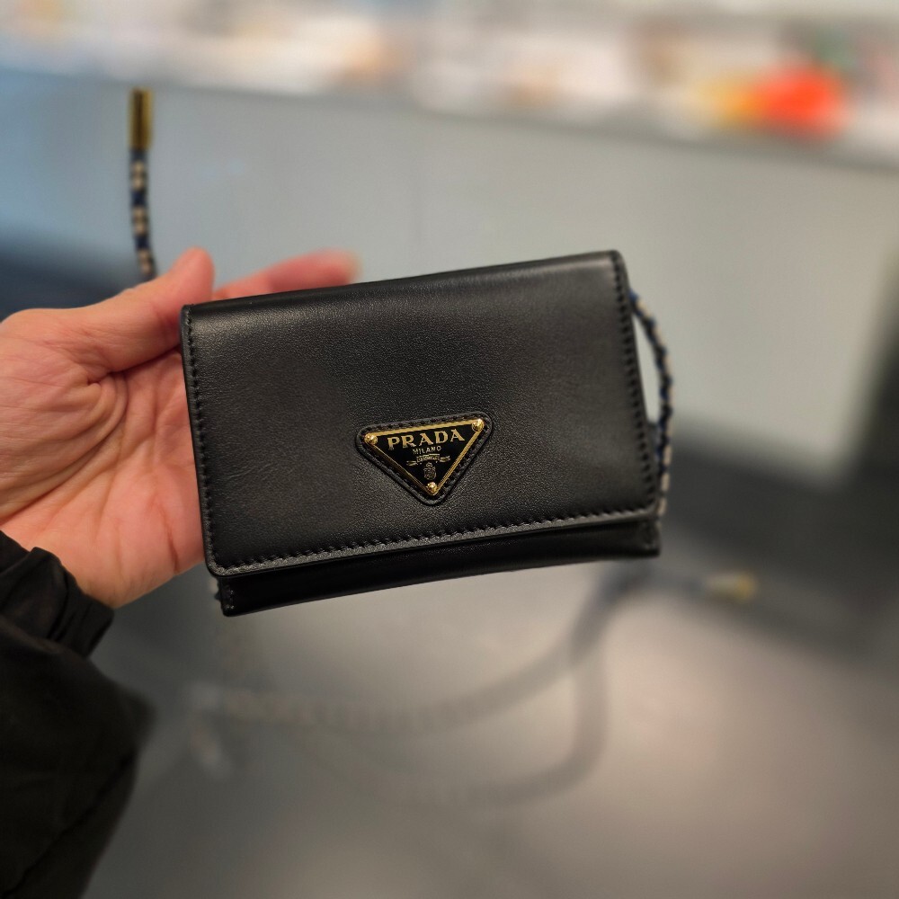 [아울렛] 프라다 삼각로고 우븐 스트랩 카드 지갑 1MR046