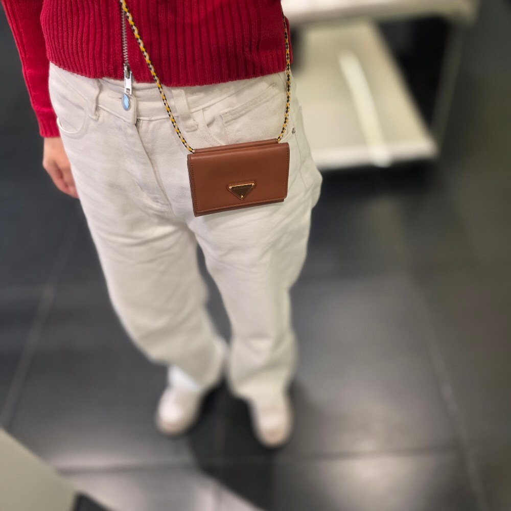 [아울렛] 프라다 삼각로고 우븐 스트랩 카드 지갑 1MR046