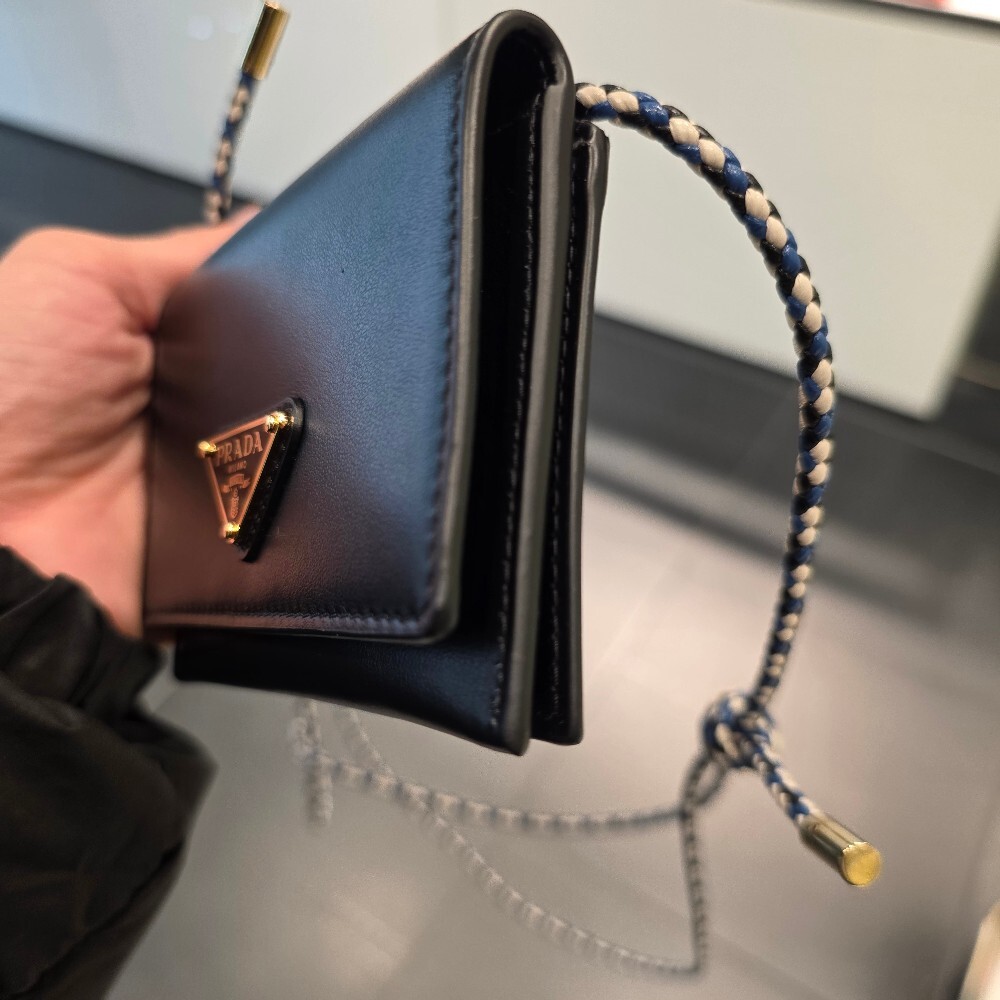 [아울렛] 프라다 삼각로고 우븐 스트랩 카드 지갑 1MR046