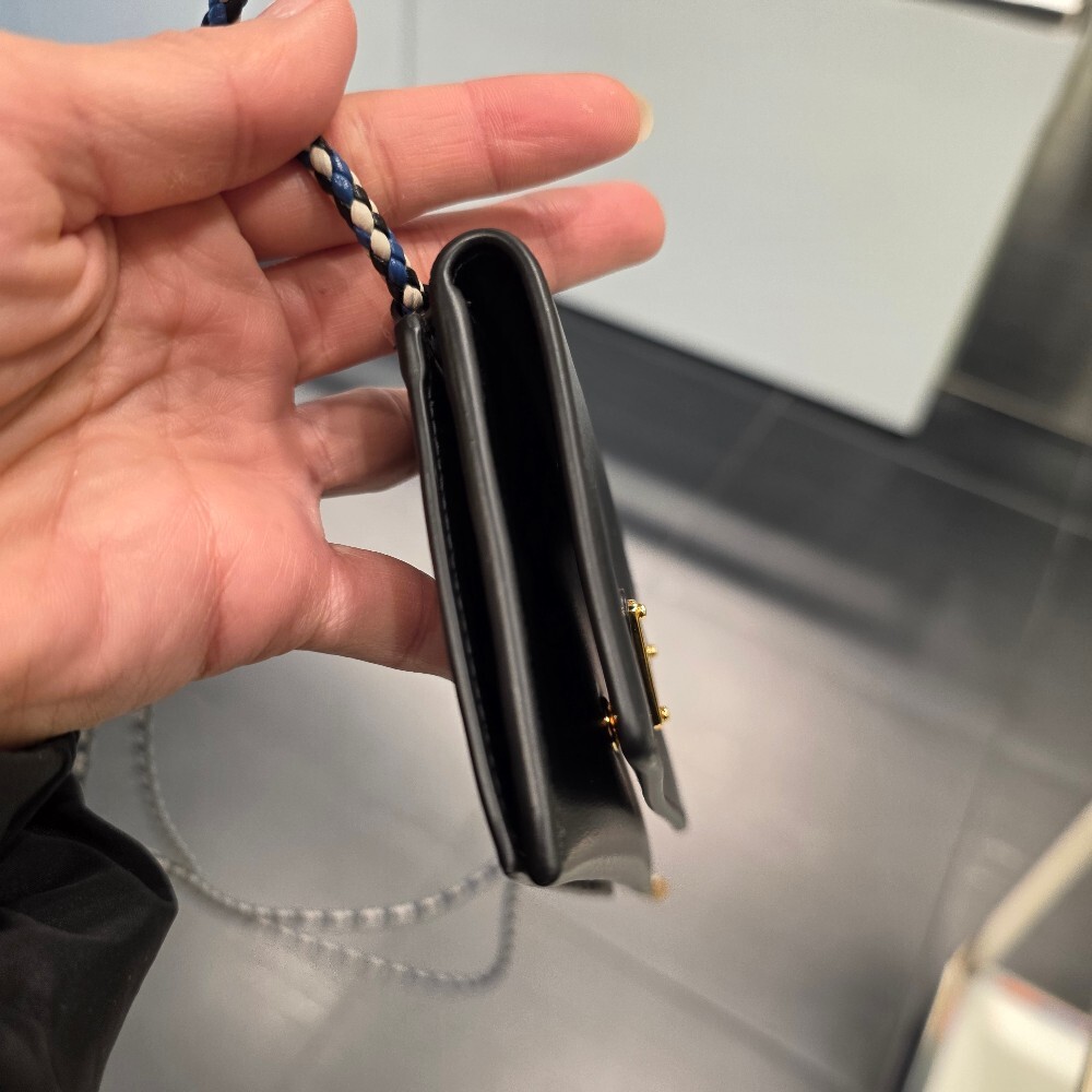 [아울렛] 프라다 삼각로고 우븐 스트랩 카드 지갑 1MR046