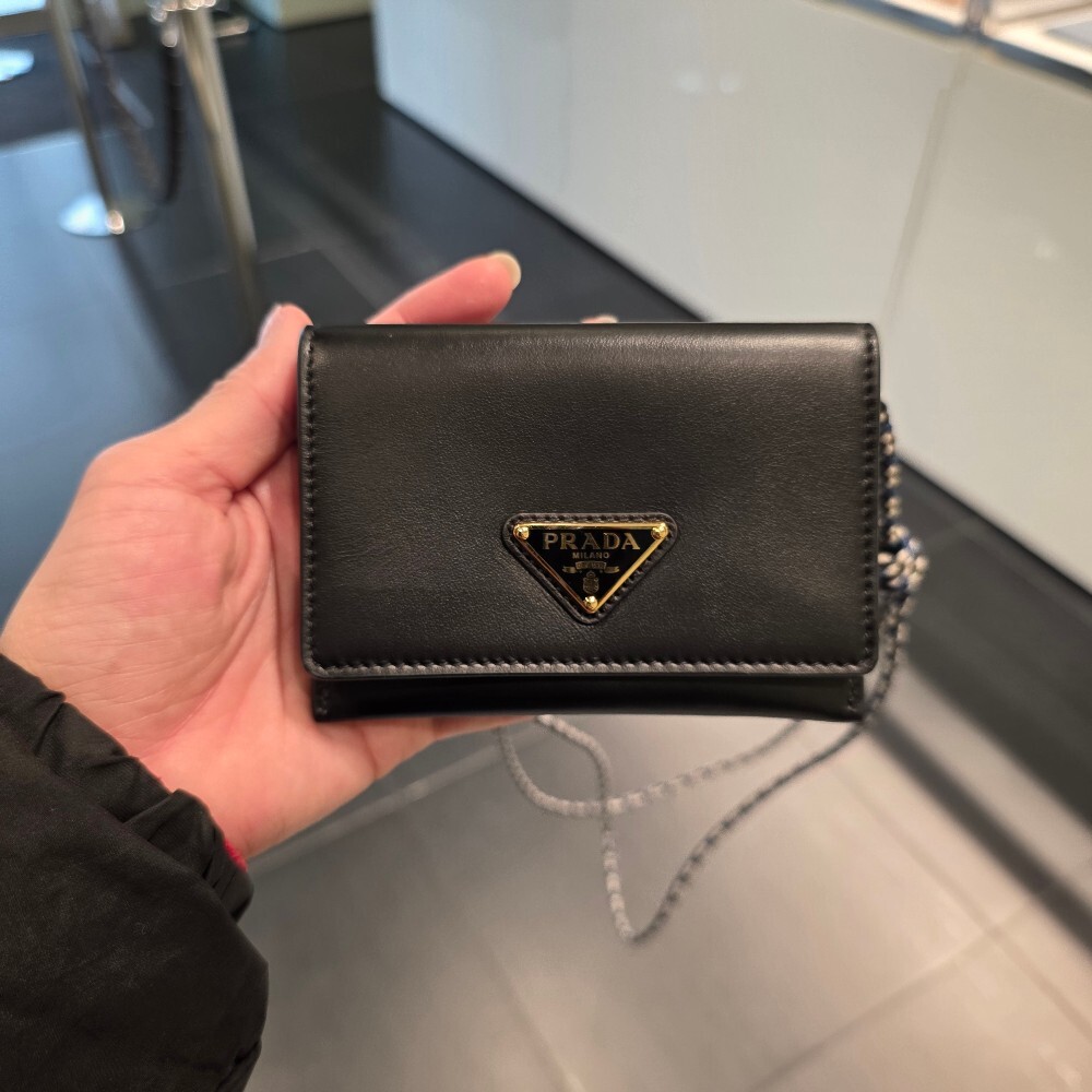 [아울렛] 프라다 삼각로고 우븐 스트랩 카드 지갑 1MR046