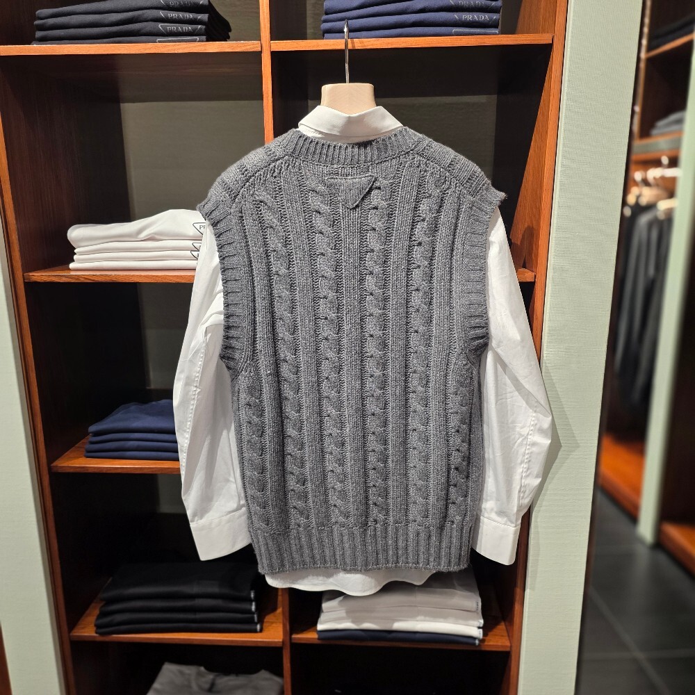 [아울렛] 프라다 캐시미어 남성 베스트 UMT496