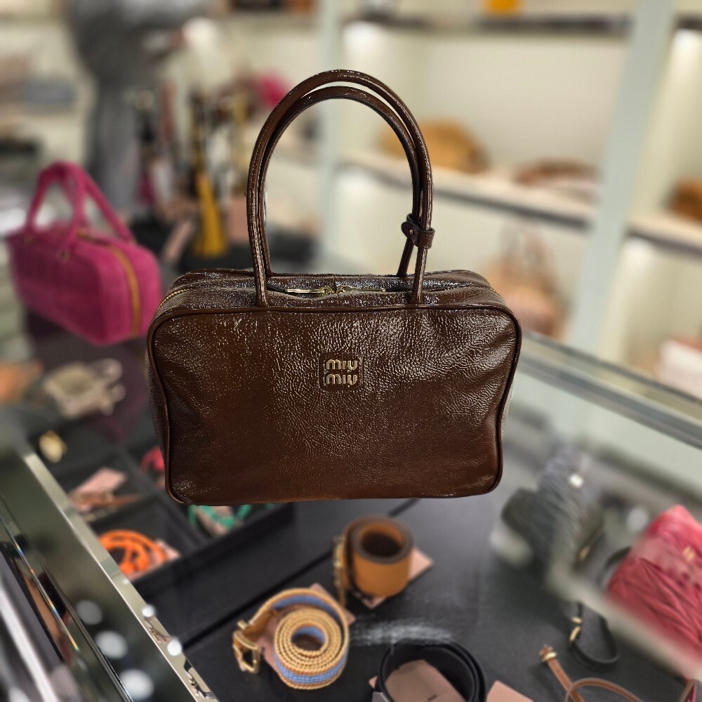 [아울렛] 미우미우 나플락 페이턴트 보 백 5BB117