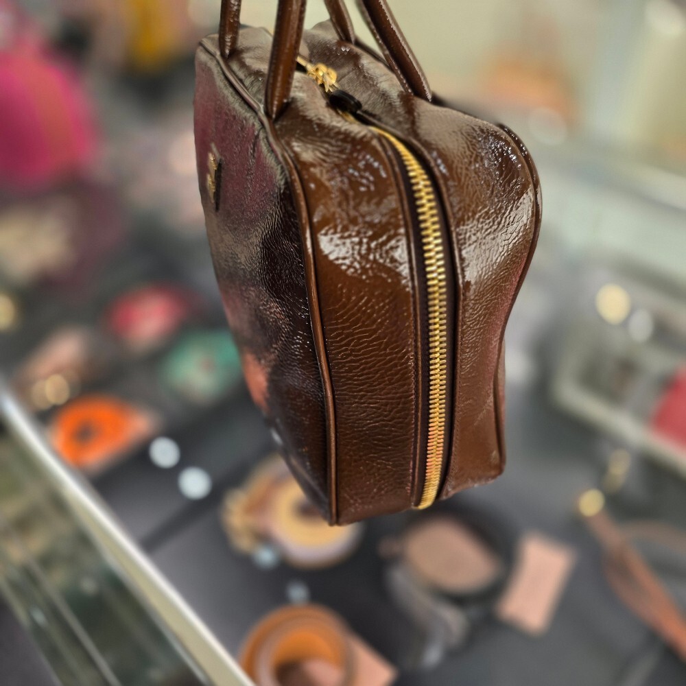 [아울렛] 미우미우 나플락 페이턴트 보 백 5BB117