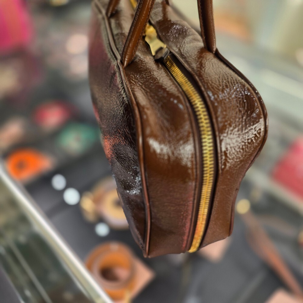 [아울렛] 미우미우 나플락 페이턴트 보 백 5BB117