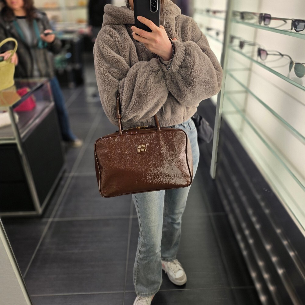 [아울렛] 미우미우 나플락 페이턴트 보 백 5BB117