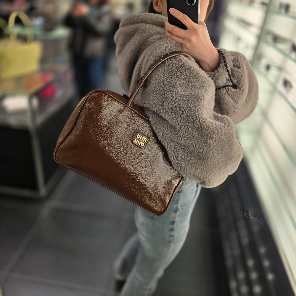 [아울렛] 미우미우 나플락 페이턴트 보 백 5BB117