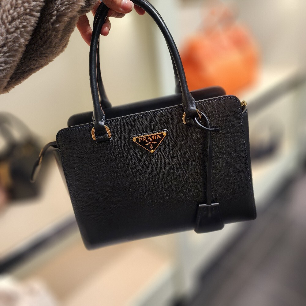 [아울렛] 프라다 삼각로고 사피아노 토트백 1BA409