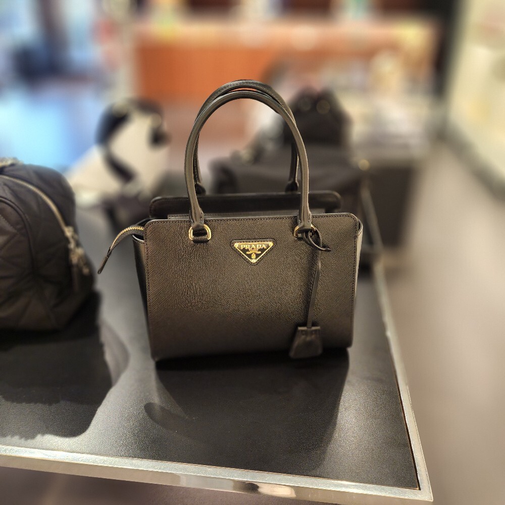 [아울렛] 프라다 삼각로고 사피아노 토트백 1BA409