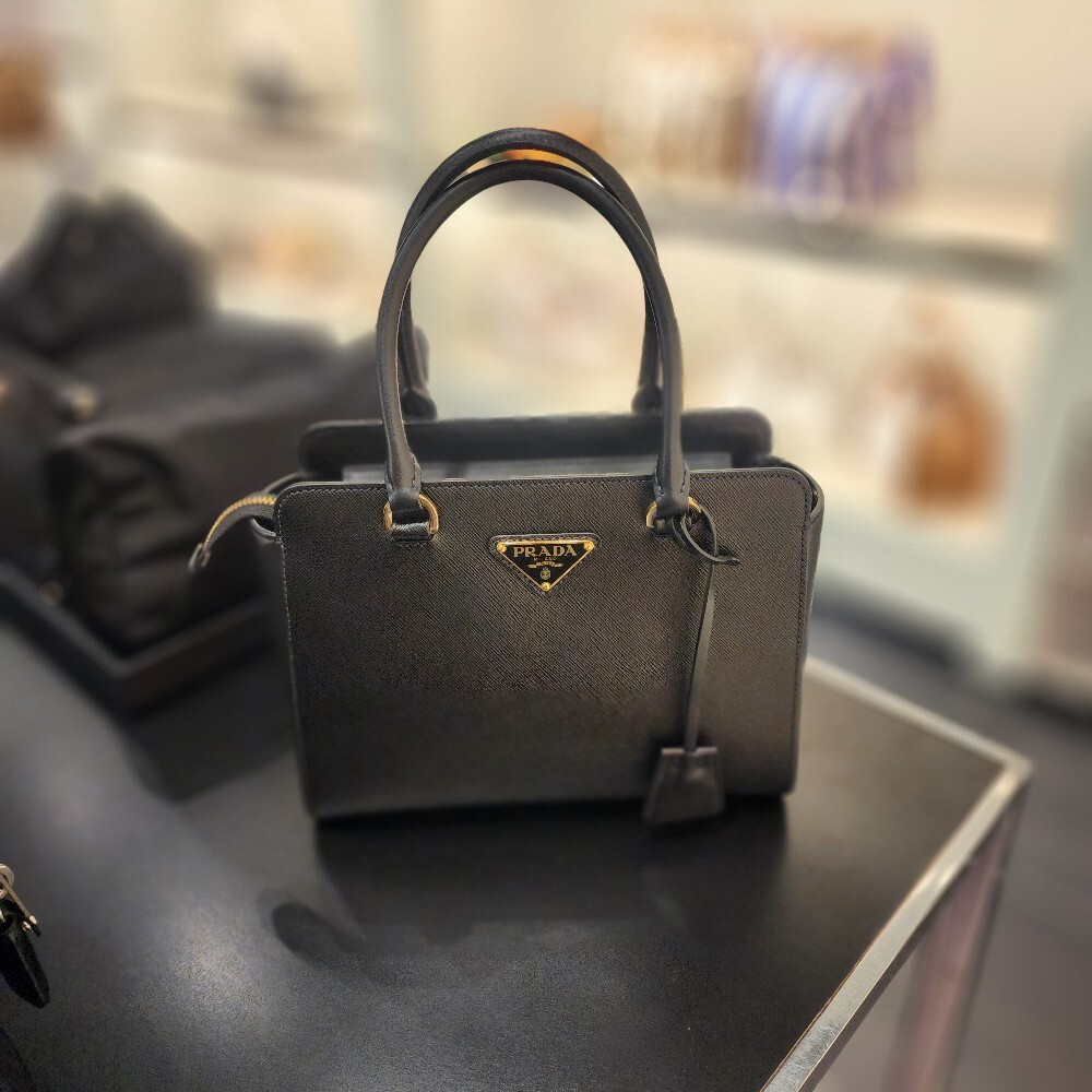 [아울렛] 프라다 삼각로고 사피아노 토트백 1BA409