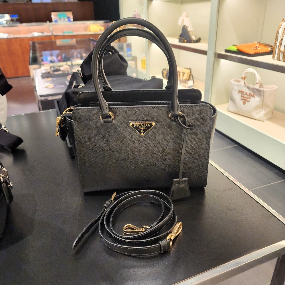 [아울렛] 프라다 삼각로고 사피아노 토트백 1BA409